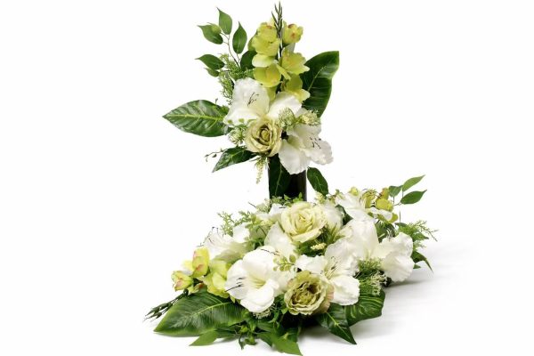 kompozycja i wiązanka z liliami i różami