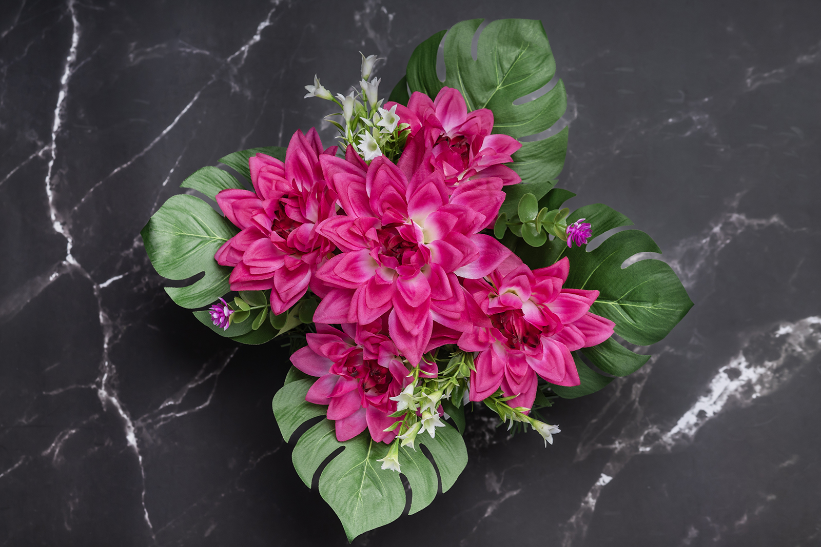 kompozycja nagrobna z daliami